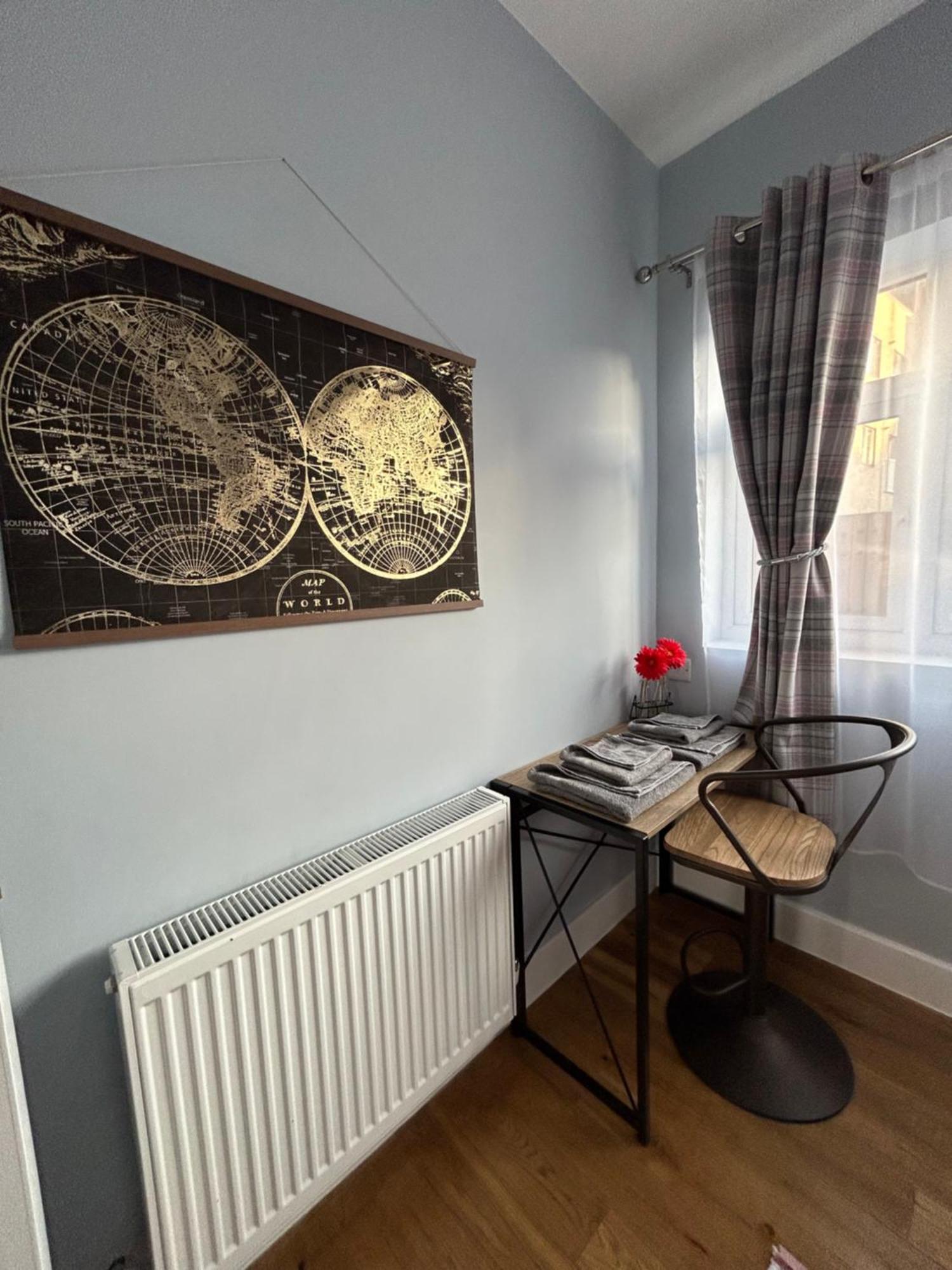 Dana'S Bungalow Horley Esterno foto