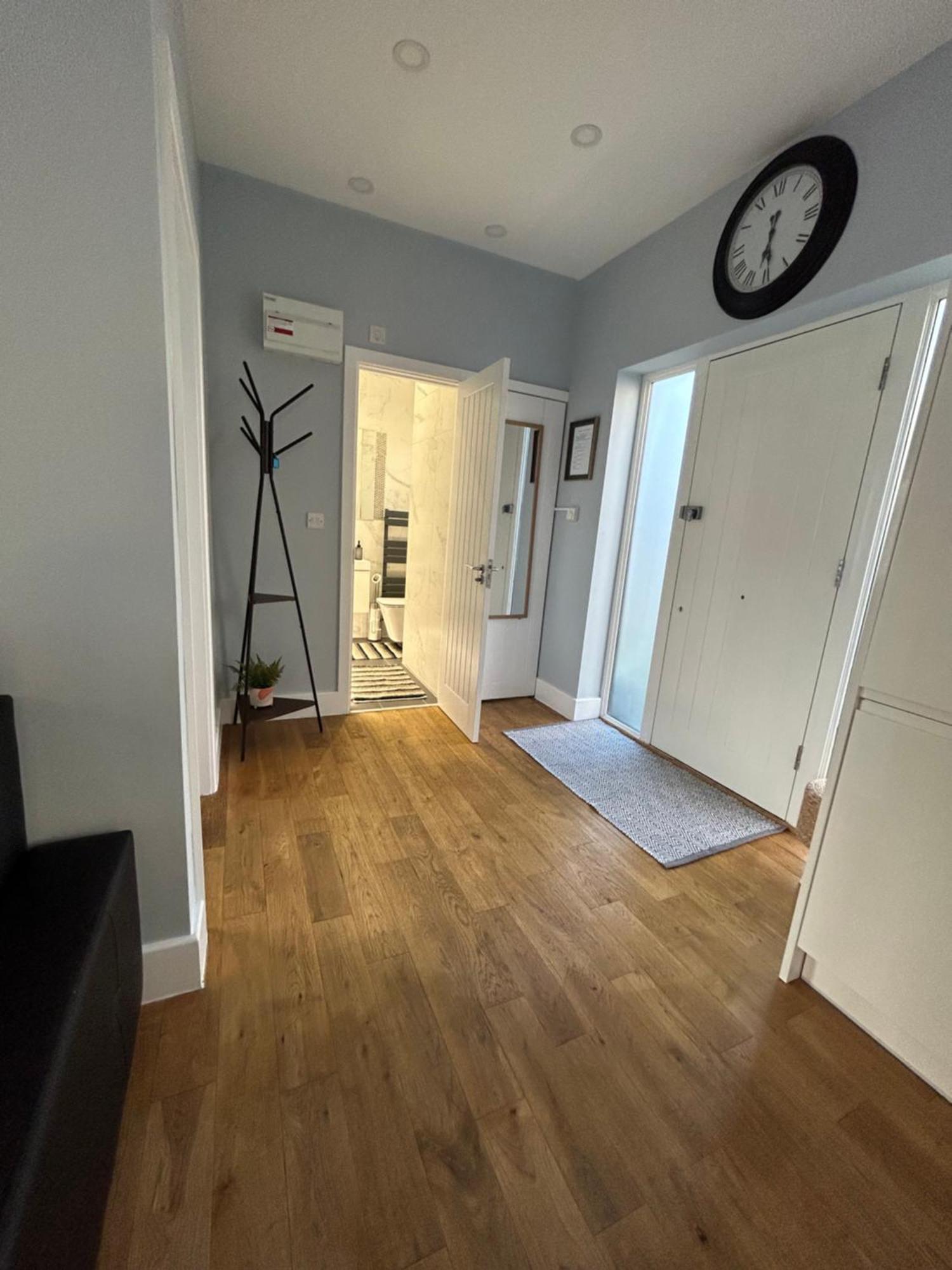 Dana'S Bungalow Horley Esterno foto
